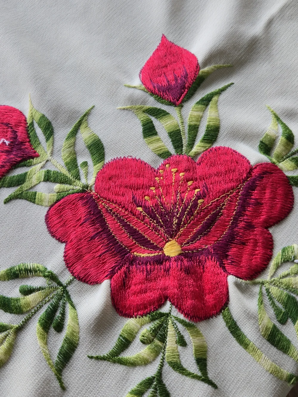 Vintage Handmade Embroidered Tablecloth Red Floral Scalloped Edge